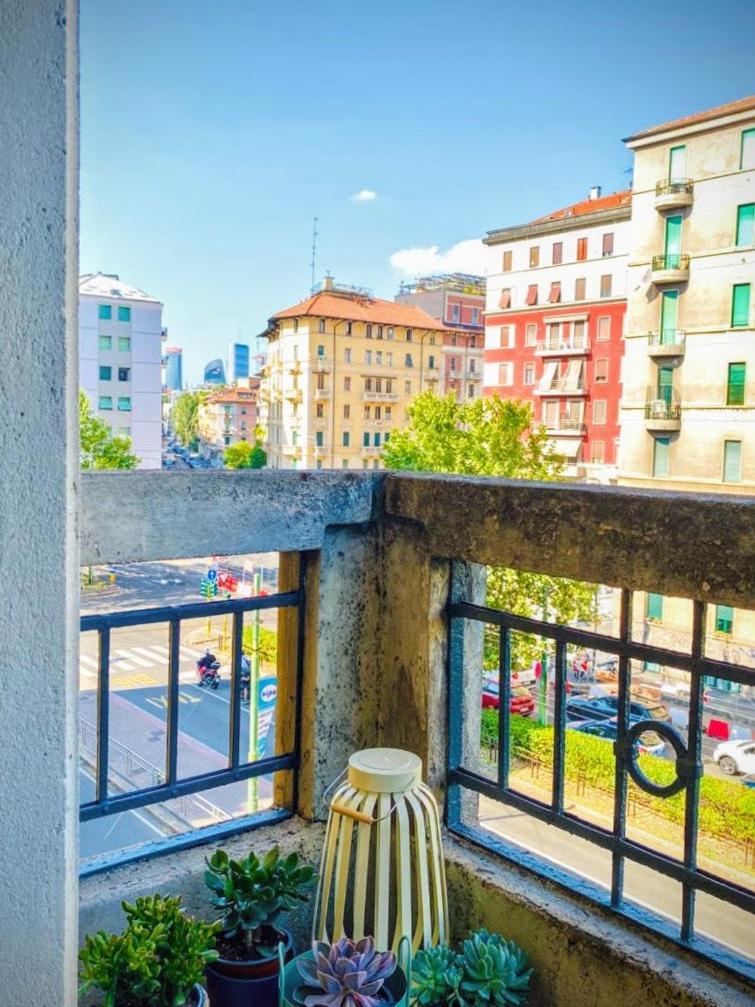מילאנו Spacious Apartment 50 Meters From The Metro מראה חיצוני תמונה
